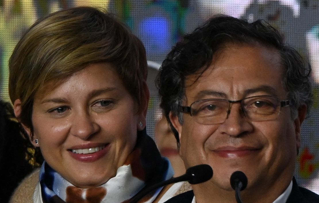 Verónica Alcocer con Gustavo Petro el 29 de mayo de 2022