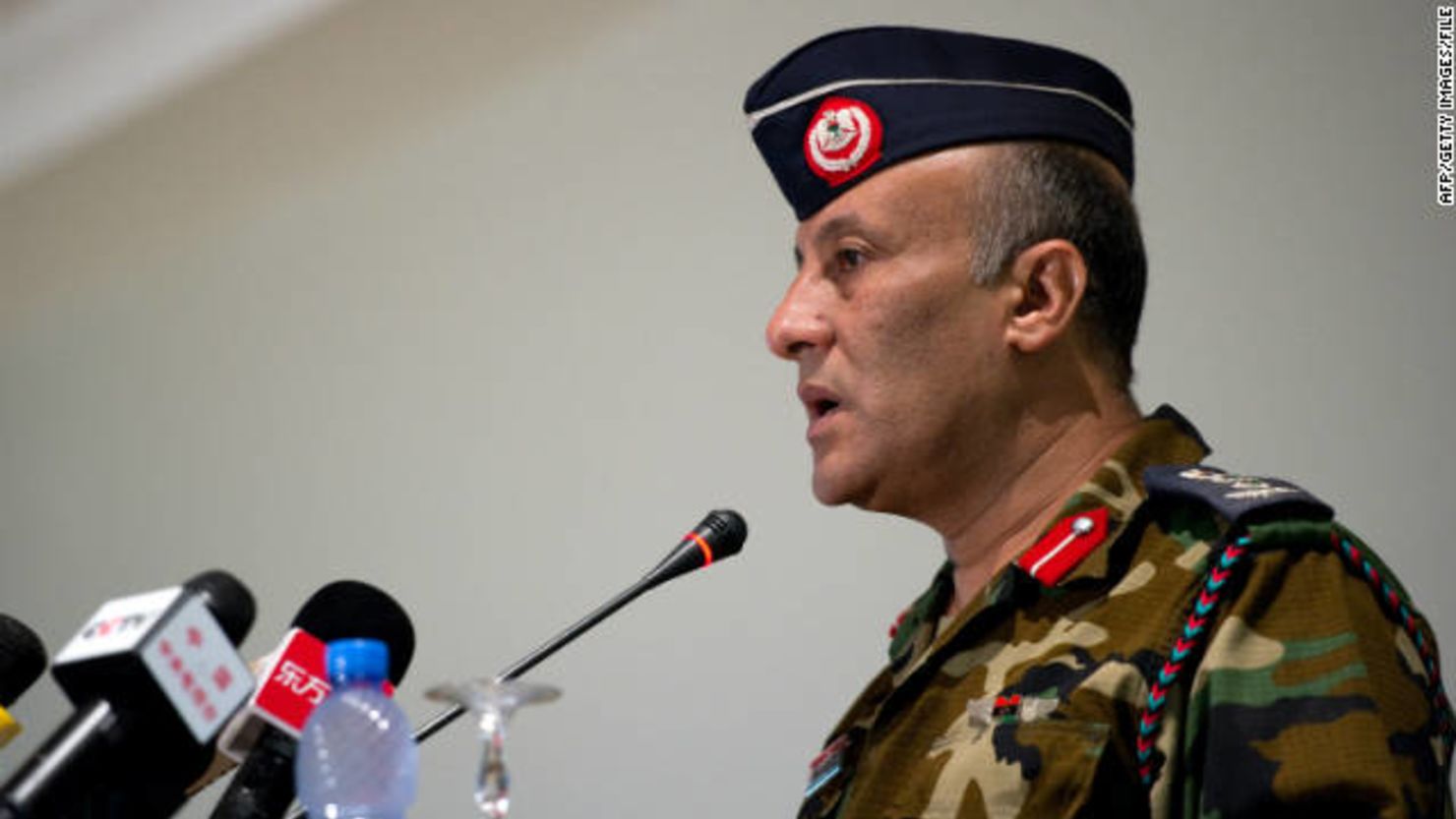 "Hemos encontrado proyectiles de gas mostaza y pedimos a nuestros amigos venir y ayudarnos", dijo el coronel Ahmed Bani.
