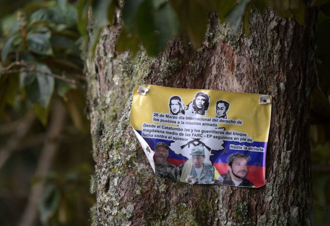 magen de una pancarta de la guerrilla disidente de las Fuerzas Armadas Revolucionarias de Colombia (FARC) en el Catatumbo, departamento de Norte de Santander, Colombia, tomada el 20 de agosto de 2022.