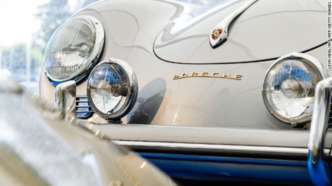 Una fotografía del detalle de un Porsche 356 Carrera Coupé Grand Sport de 1956.