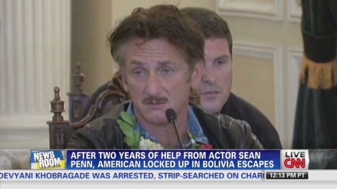 CNNE d6a3f516 - 131219153317-nr-dnt-romo-sean-penn-may-have-helped-man-escape-00010921-story-top