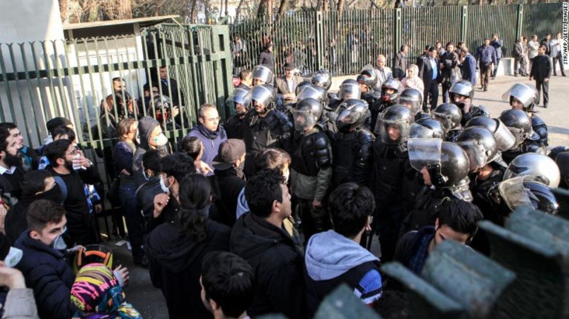 CNNE d6da526d - 180101124010-01-iran-protest-1230-exlarge-169