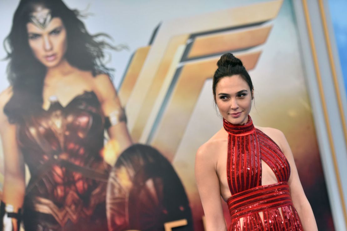 La actriz israelí Gal Gadot asiste a la premier de la película "La Mujer Maravilla en el Teatro Pantages de Hollywood el 25 de mayo del 2017.