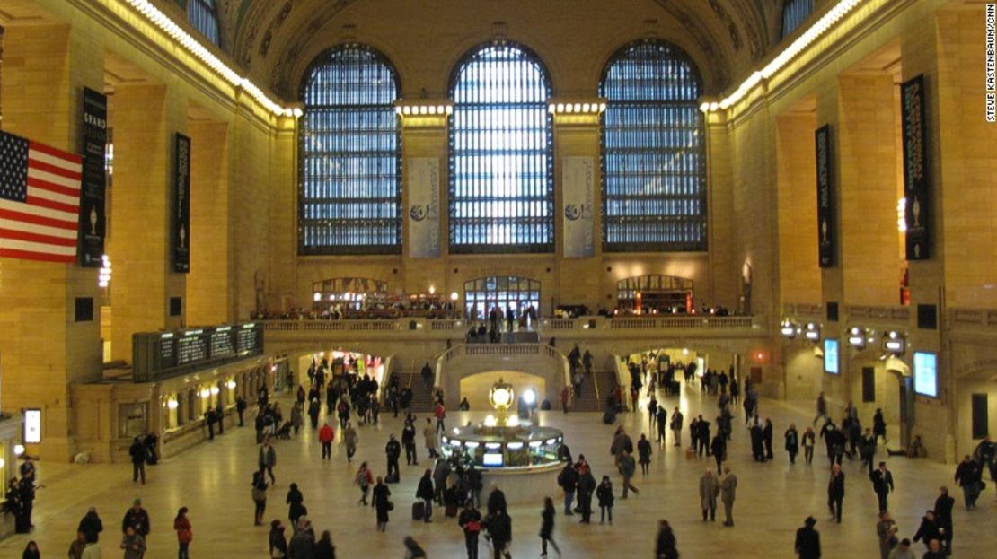 El majestuoso vestíbulo principal de Grand Central Terminal de Nueva York se ve hoy como lucía en 1913, cuando la estación ferroviaria fue inaugurada.