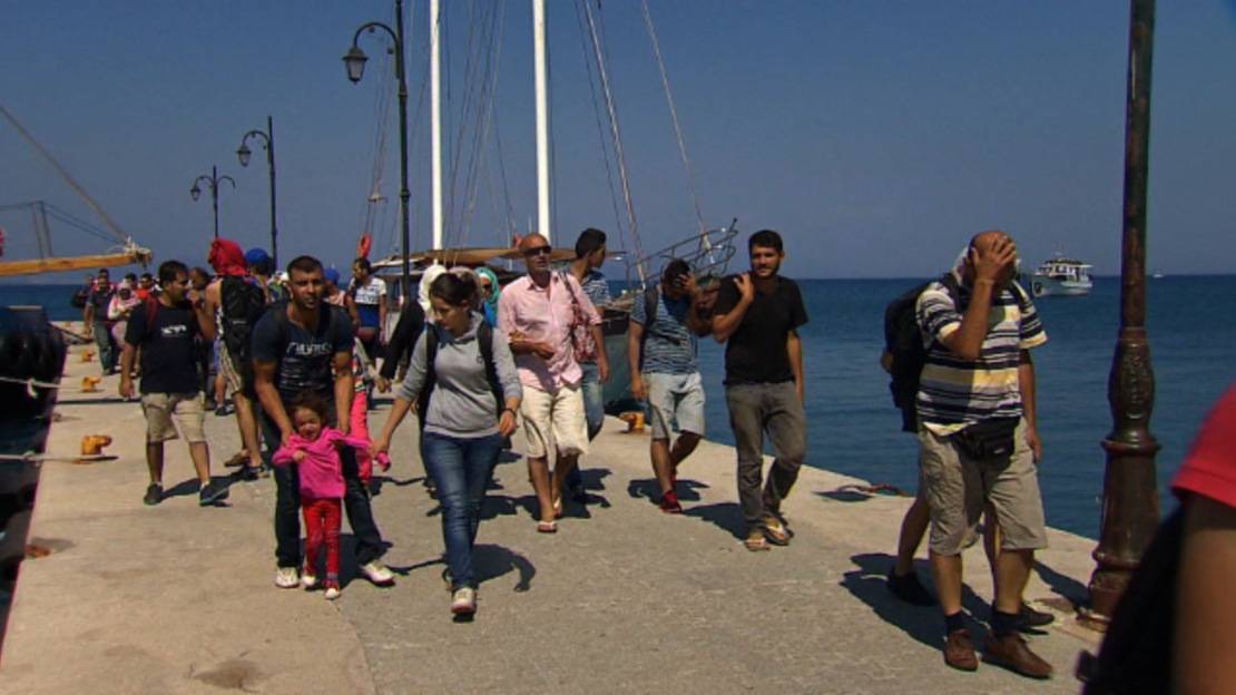 CNNE de90c087 - 150821132836-greece-kos-residents-migrants-shubert-pkg-00014325-story-top