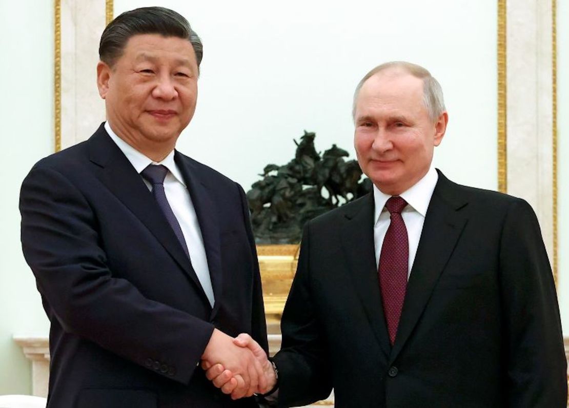 El presidente de China Xi Jinping y el presidente de Rusia Vladimir Putin posan para una foto durante su reunión en el Kremlin en Moscú, el 20 de marzo de 2023.