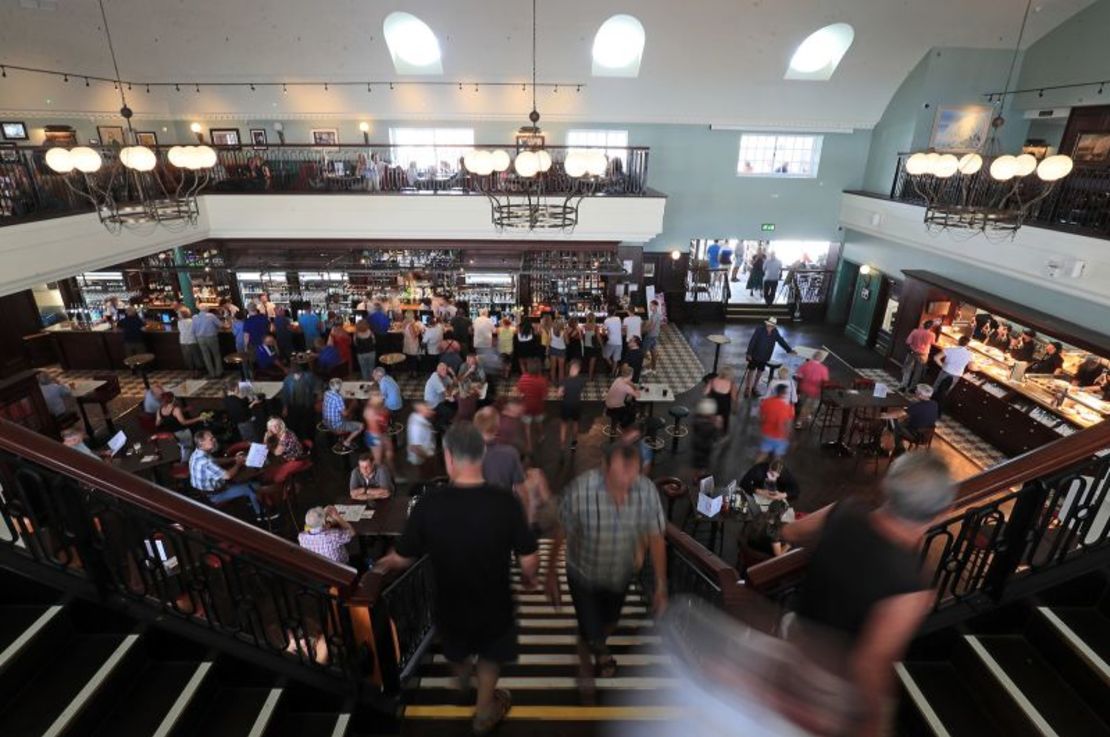 El Royal Victoria Pavilion en Ramsgate es un típico Wetherspoon de grandes dimensiones, con un paseo hasta los baños típicamente largo.