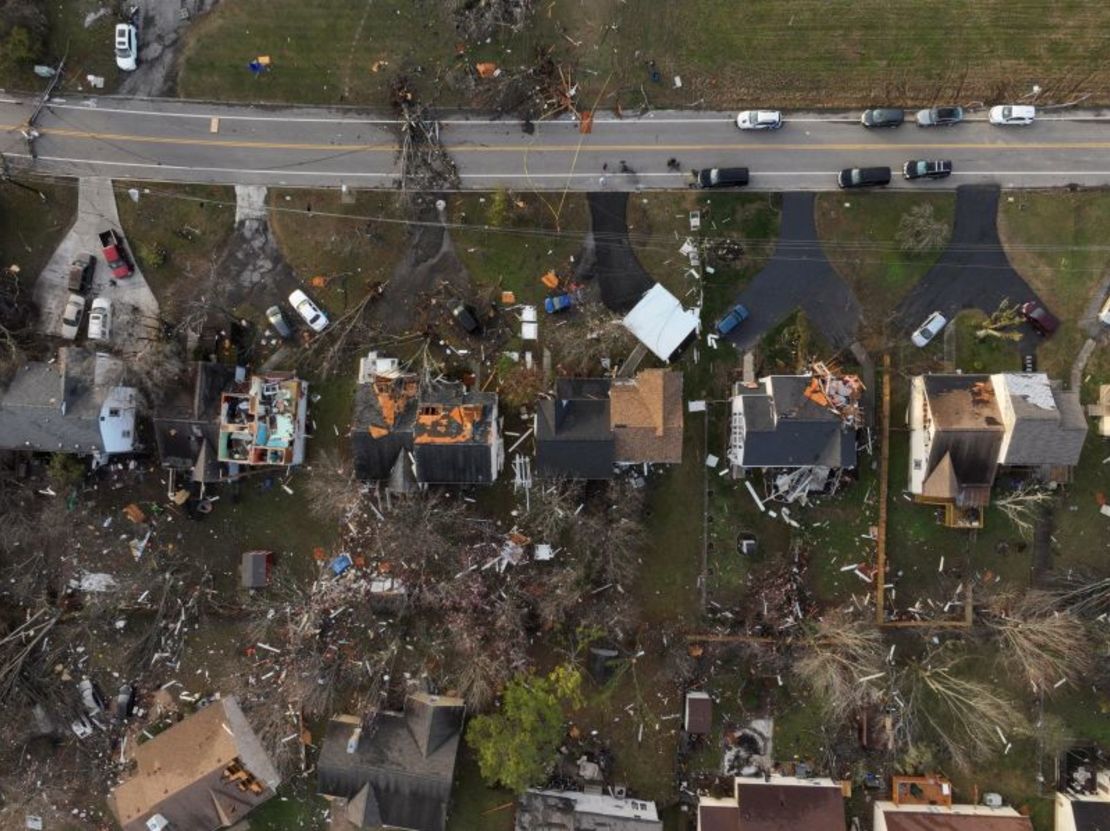 Una vista aérea de las casas dañadas un día después de que un tornado azotara Madison, Tennessee. Kevin Wurm/Reuters