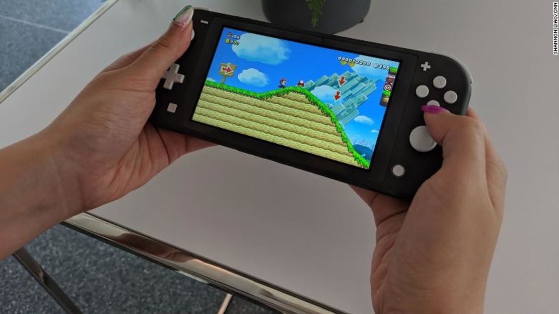 CNNE e6025be4 - 190824130132-04-nintendo-switch-lite-hands-on-exlarge-169