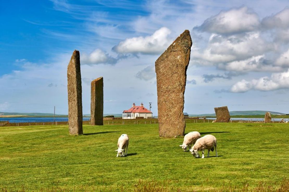 Las Piedras de Stenness, uno de los monumentos más antiguos de las Islas Británicas, se encuentran en Mainland, la isla más grande de Orkney.