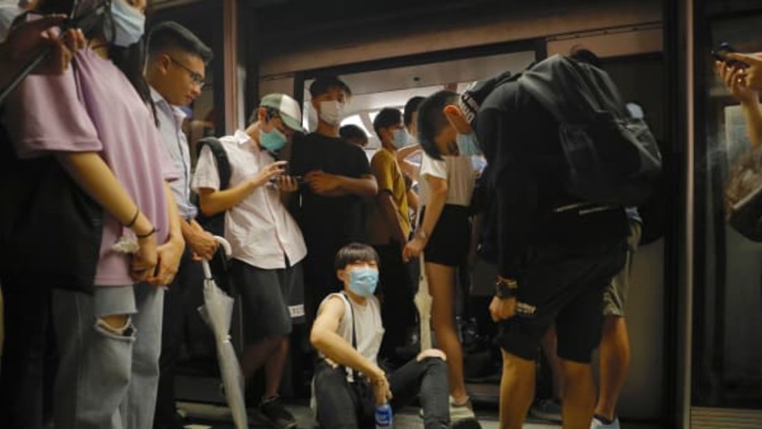 Algunas estaciones de metro han sido temporalmente cerradas y las líneas de tren suspendidas durante las protestas. Foto: Vincent Yu/AP