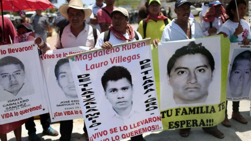 Padres de los 43 de ayotzinapa piden ayuda a un 'narco' | cnn