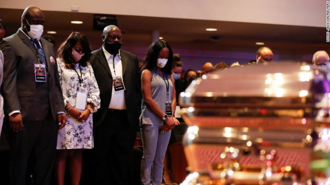 Familiares en la ceremonia de conmemoración para George Floyd el 4 de junio de 2020.