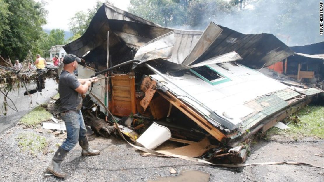 CNNE f281494d - 160624154701-07-west-virginia-flood-0624-story-top