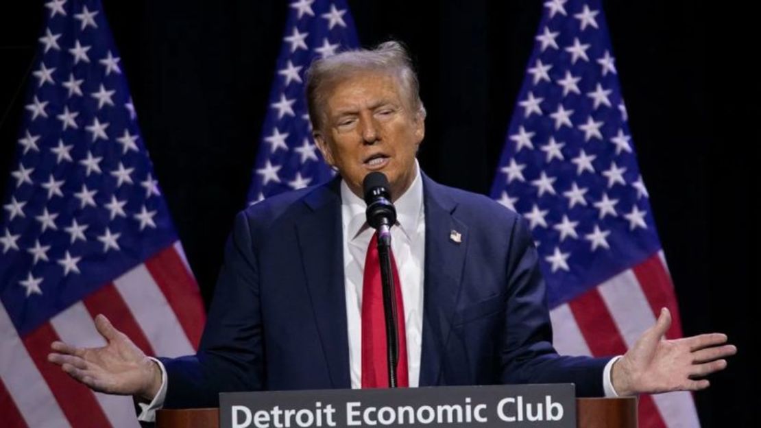 El expresidente Donald Trump prometió hacer que los intereses de los préstamos para automóviles sean deducibles de impuestos en un discurso ante el Club Económico de Detroit.