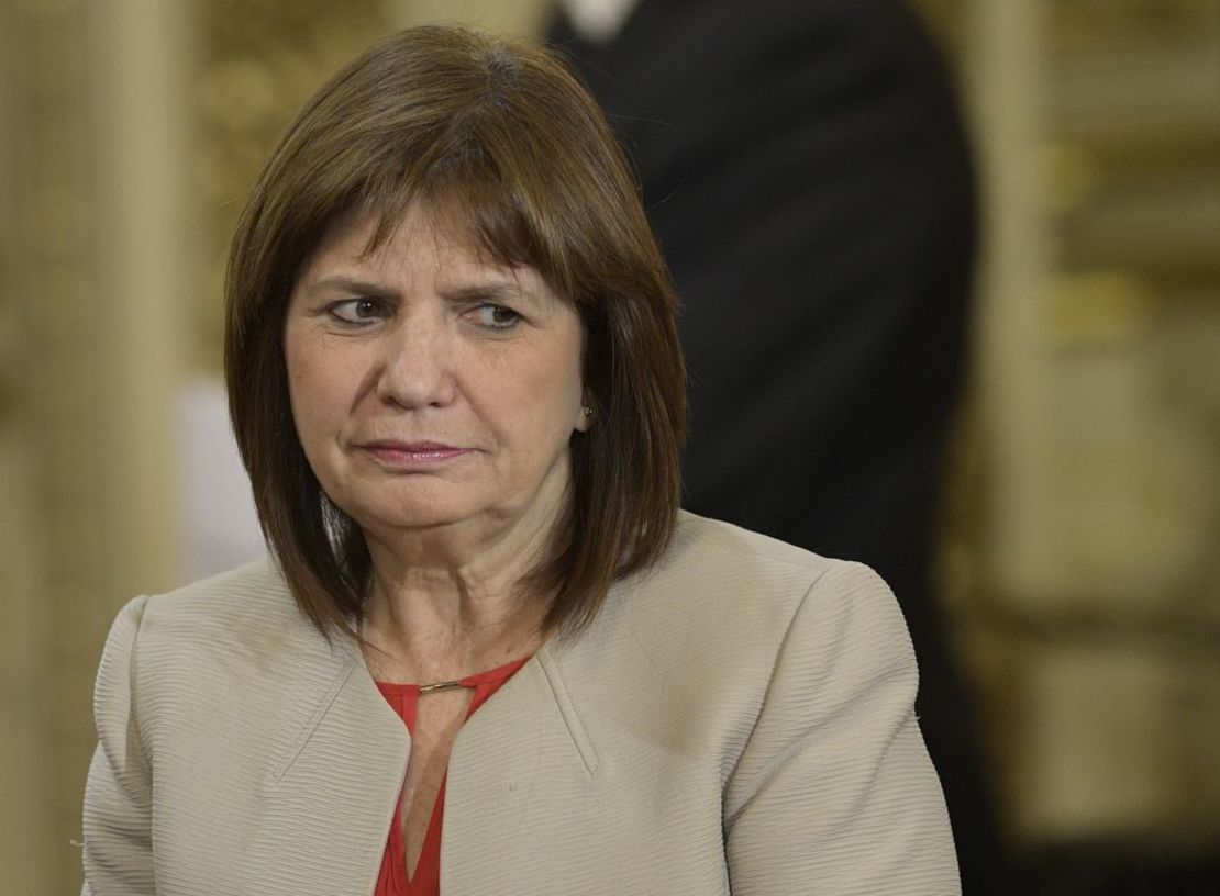 La ministra de Seguridad de Argentina, Patricia Bullrich, antes de una rueda de prensa con el primer ministro de Israel, Benjamin Netanyahu y el presidente de Argentina Mauricio Macri, en el palacio presidencial de Argentina en septiembre 12 de 2017.