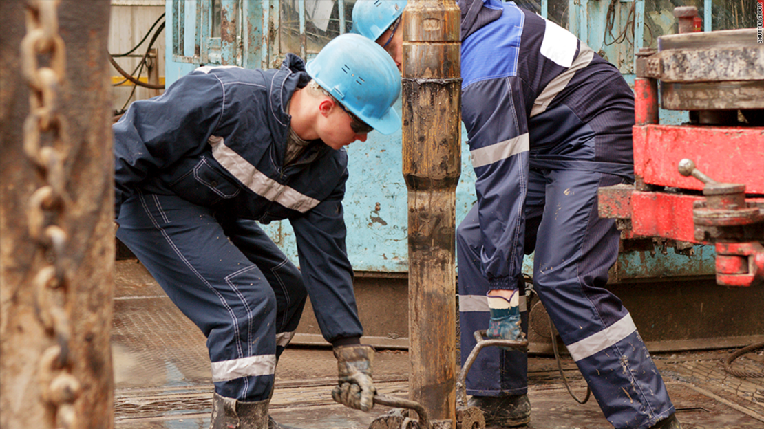 CNNE fd5baad1 - 140610145247-oil-rig-workers-1024x576