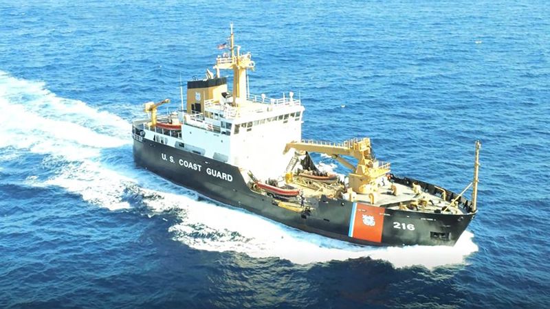 Кораб на бреговата охрана на САЩ случайно изхвърли“ около 500