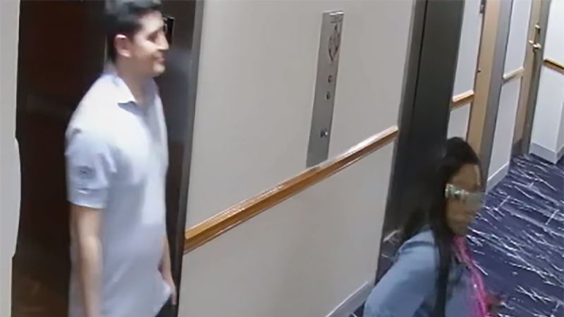 Той каза, че тя го е дрогирала и може да убие някого. Сега тя е обвинена в убийството на репортер на Super Bowl 