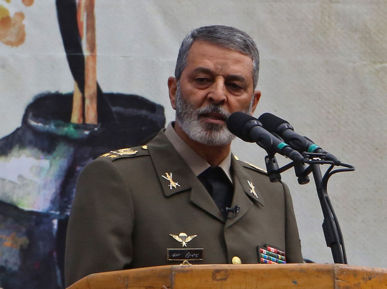 Abdolrahim Mousavi habla durante una manifestación frente a la antigua embajada de Estados Unidos en la capital, Teherán, el 4 de noviembre de 2019.