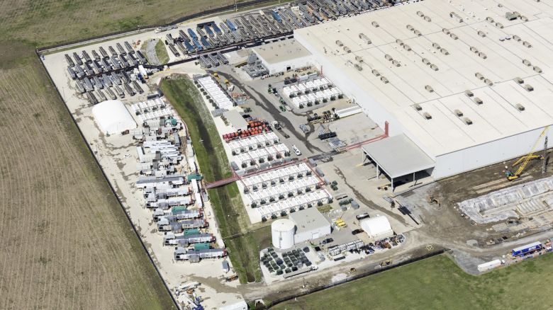 Imagen aérea del centro de datos de xAI en el suroeste de Memphis. Los residentes locales protestan contra el uso de turbinas de gas en las instalaciones
