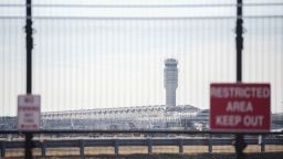 La torre de control del tráfico aéreo en el Aeropuerto Nacional Reagan, el jueves.
