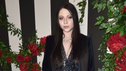La actriz Michelle Trachtenberg asiste al evento Land of distraction Launch en Chateau Marmont, el 30 de noviembre de 2017 en Los Ángeles, California.