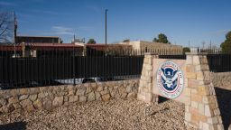 El Centro de Procesamiento de El Paso del Servicio de Inmigración y Control de Aduanas (ICE) se muestra en El Paso, Texas, el 13 de febrero de 2025.