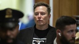 La empresa más importante de Elon Musk está contra las cuerdas mientras su atención se centra en recortar empleos en el gobierno.