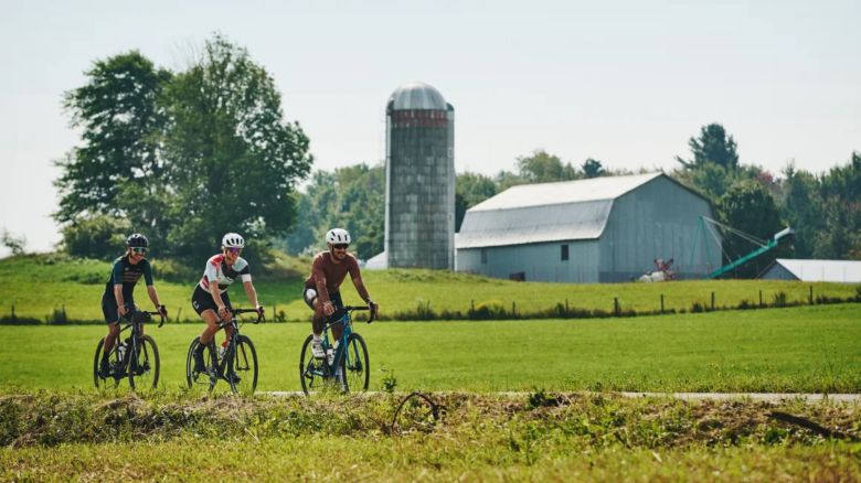 Ciclistas recorren la zona de Val-Saint-François, en Cantons-de-l'Est.