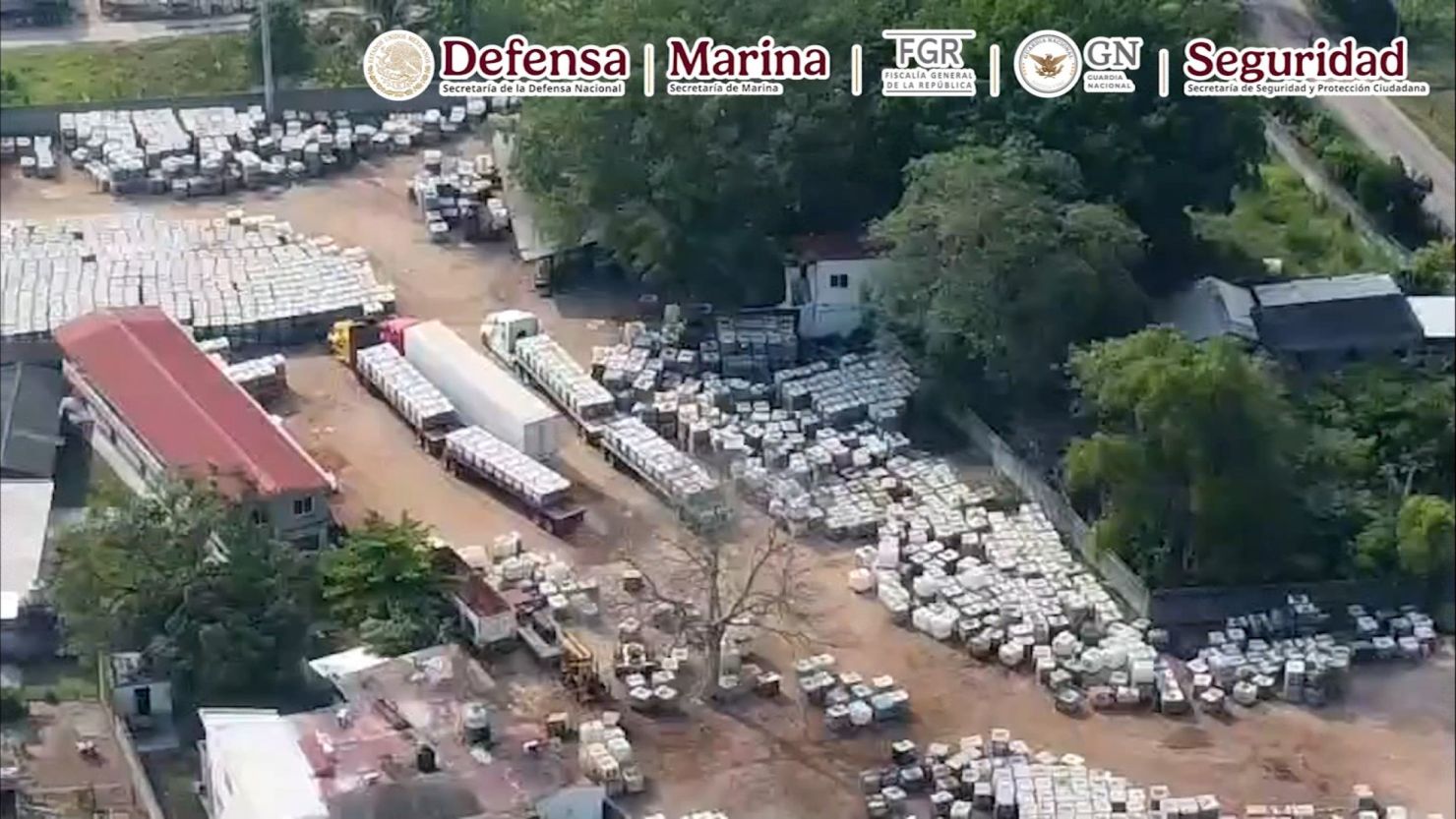 En este decomiso de hidrocarburo, se incautaron además 18 vehículos, tres equipos de maquinaria y 4.000 contenedores.