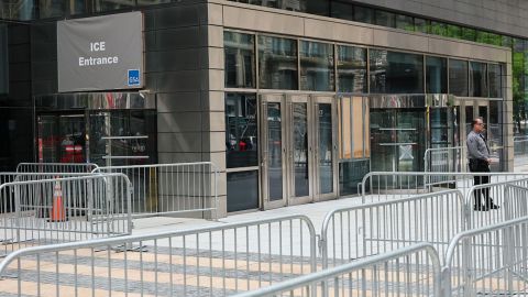 La entrada de ICE en el Tribunal de Inmigración de Federal Plaza, el 8 de mayo de 2025 en la ciudad de Nueva York.