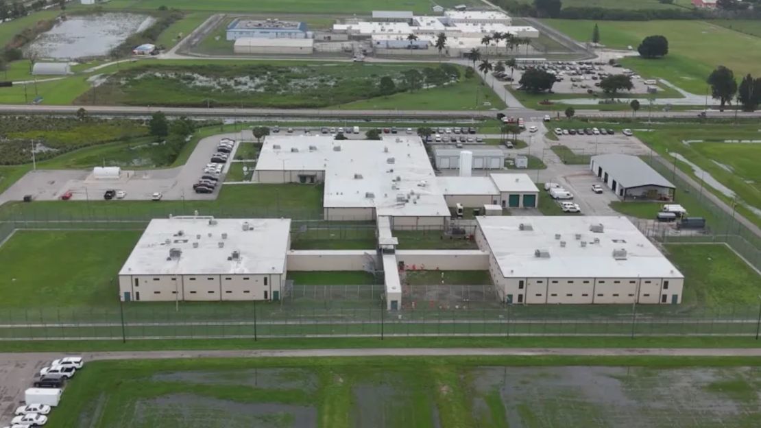 El Centro de Detención del Condado de Glades permaneció abierto incluso cuando ICE optó por enviar a sus detenidos a otro lugar.