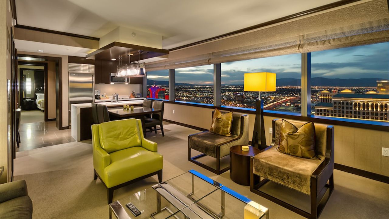 corner penthouse overlooking the bellagio cnnu.jpg