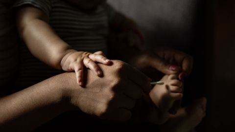 Una madre de 17 años de la zona rural de Pensilvania dice que teme ser separada de su hijo de un año a medida que se intensifican las medidas represivas contra la inmigración. Pero intenta que él no vea su miedo. "Me ve muy feliz todos los días", dice.