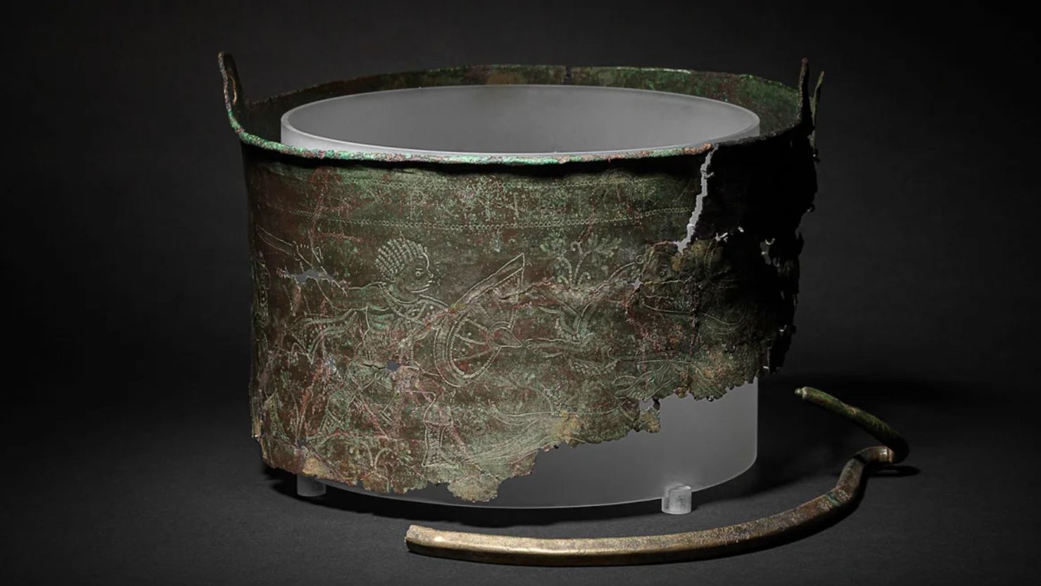El cubo de Bromeswell se exhibe actualmente en la exposición High Hall de Sutton Hoo en Suffolk, Inglaterra.