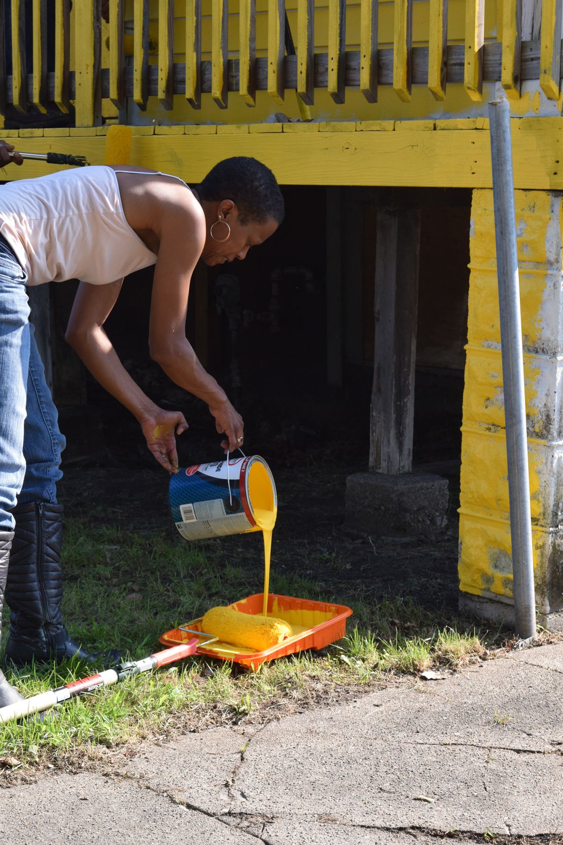 Williams painting a home for “Color(ed) Theory” in Chicago, which she worked on from 2014-2016.