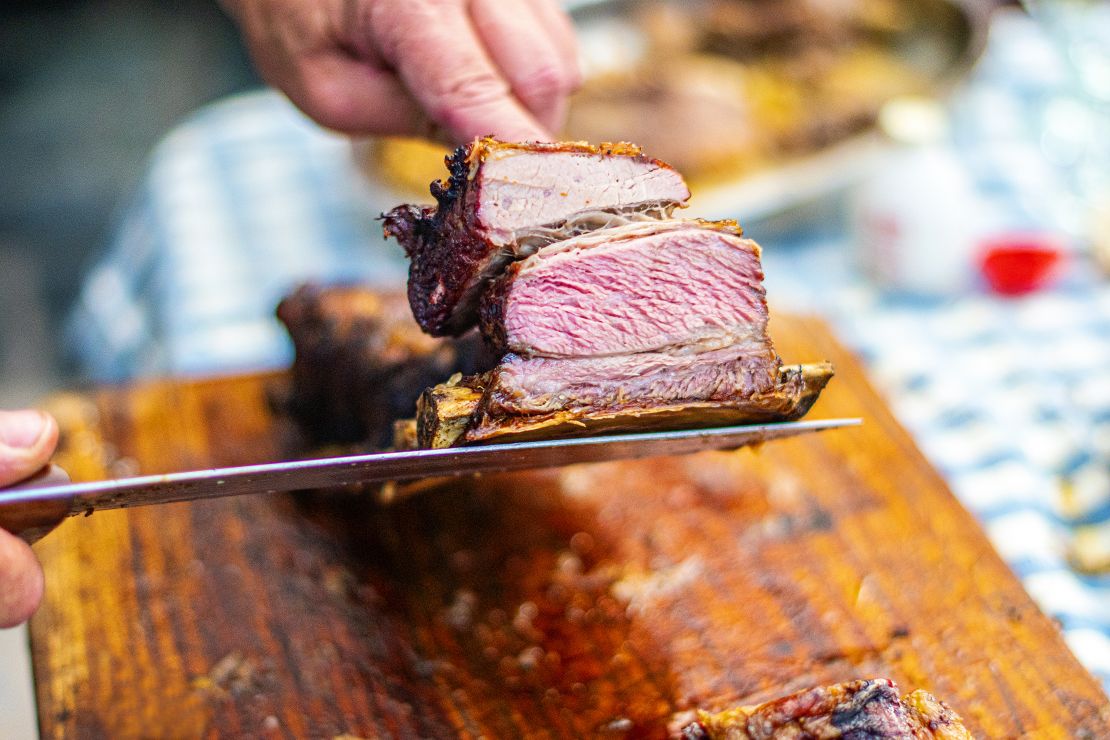 cutting-steak-against-the-grain.jpg
