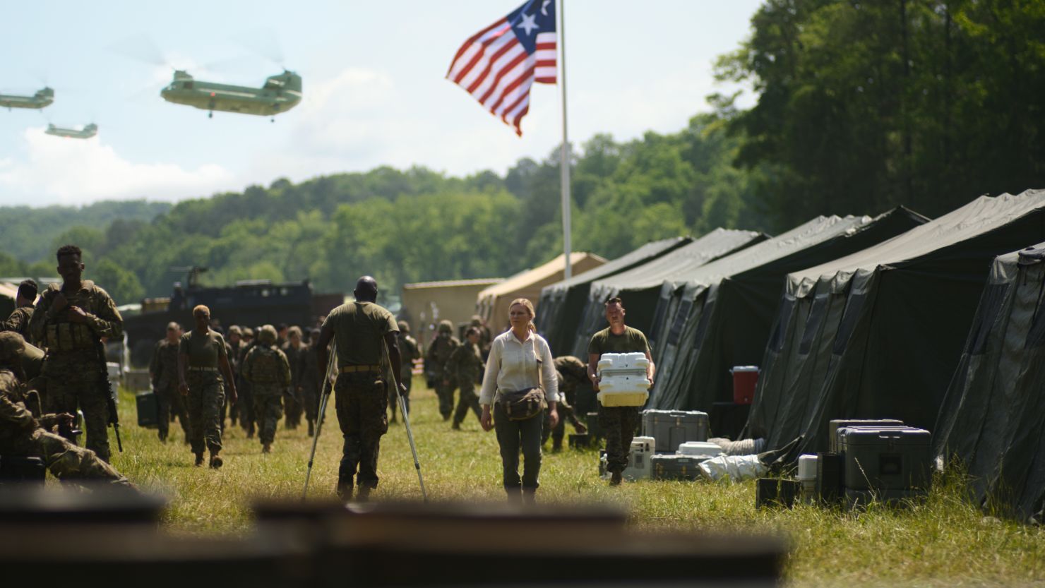 Kirsten Dunst, center, plays a photojournalist in "Civil War." The movie topped the US box office in recent weeks.