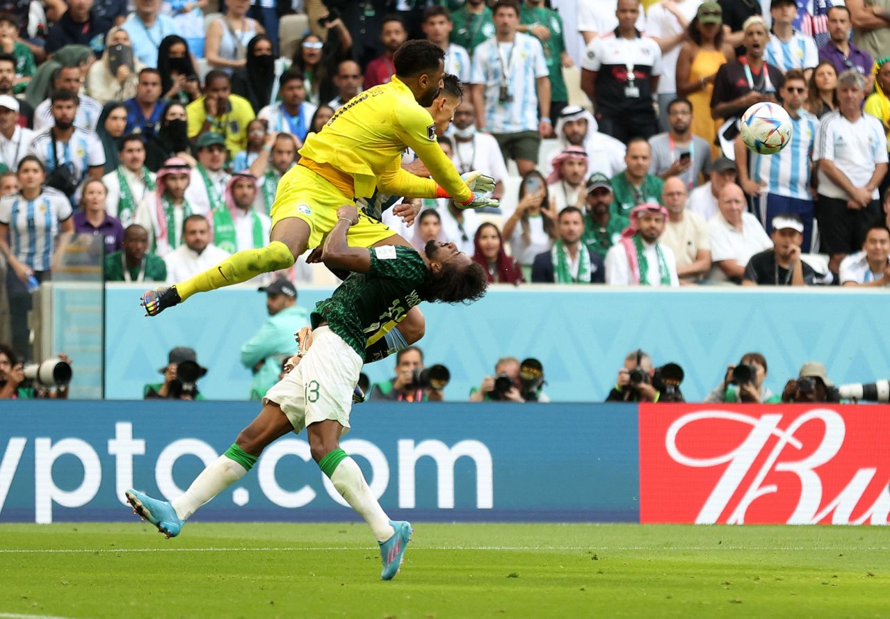 ?Saudi?Arabia's Mohammed Al-Owais collides into Yasser Al-Shahrani.
