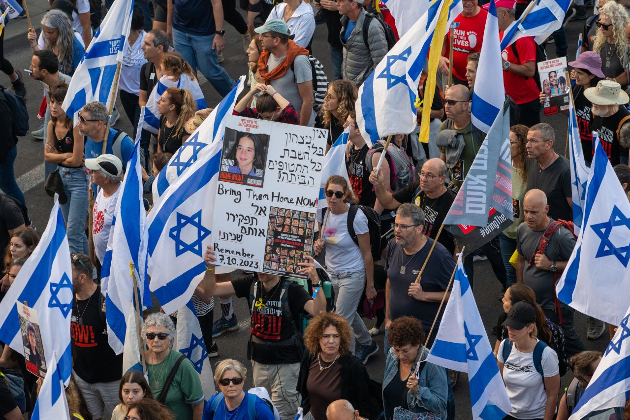 Actualizaciones en vivo: guerra entre Israel y Hamas, hospital Al-Shifa de Gaza, entregas de combustible a Rafah 2 Decenas de miles de manifestantes encabezados por familias de los rehenes ingresan a Jerusalén el quinto y último día de la Marcha por los Rehenes el 18 de noviembre en Jerusalén.
