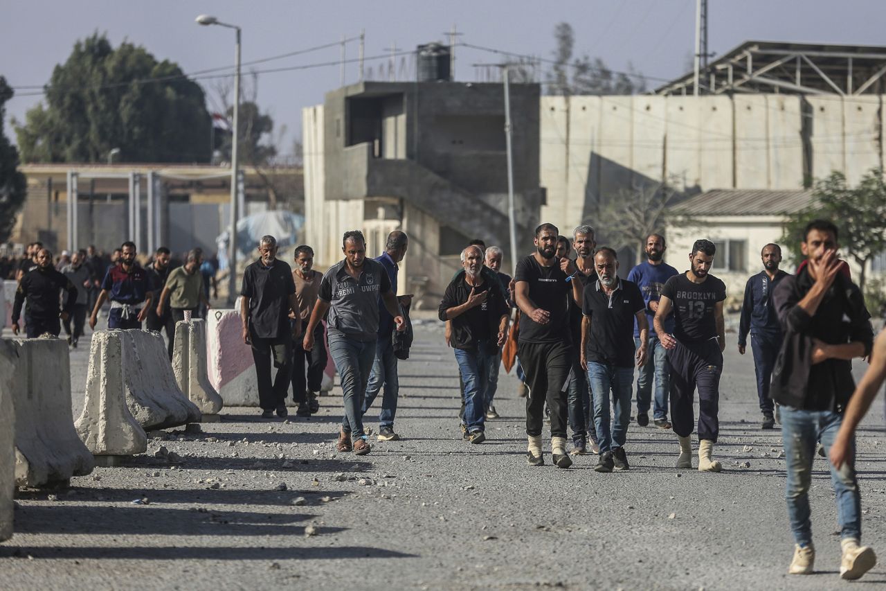 Palestinian workers return to Gaza through the Kerem Shalom border crossing on November 3.