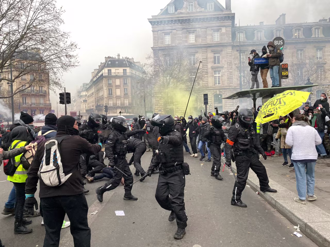 Clashes between police and demonstrators break out.