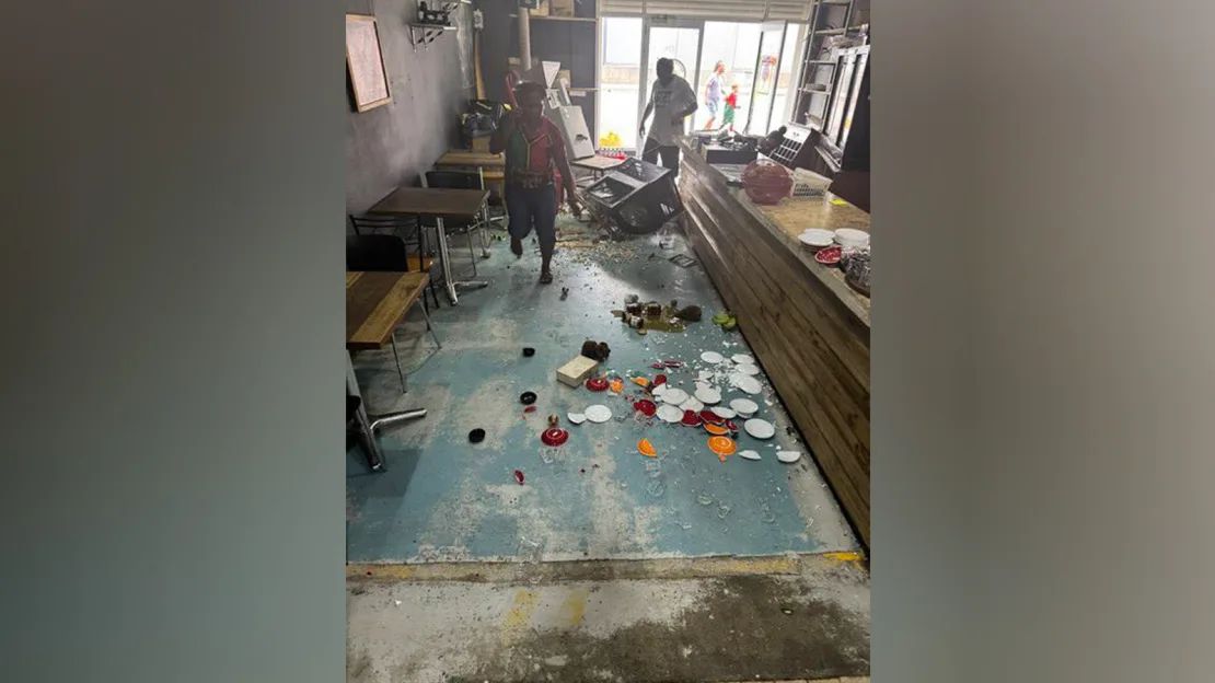 Daños en Port Vila, Vanuatu, tras un fuerte terremoto.