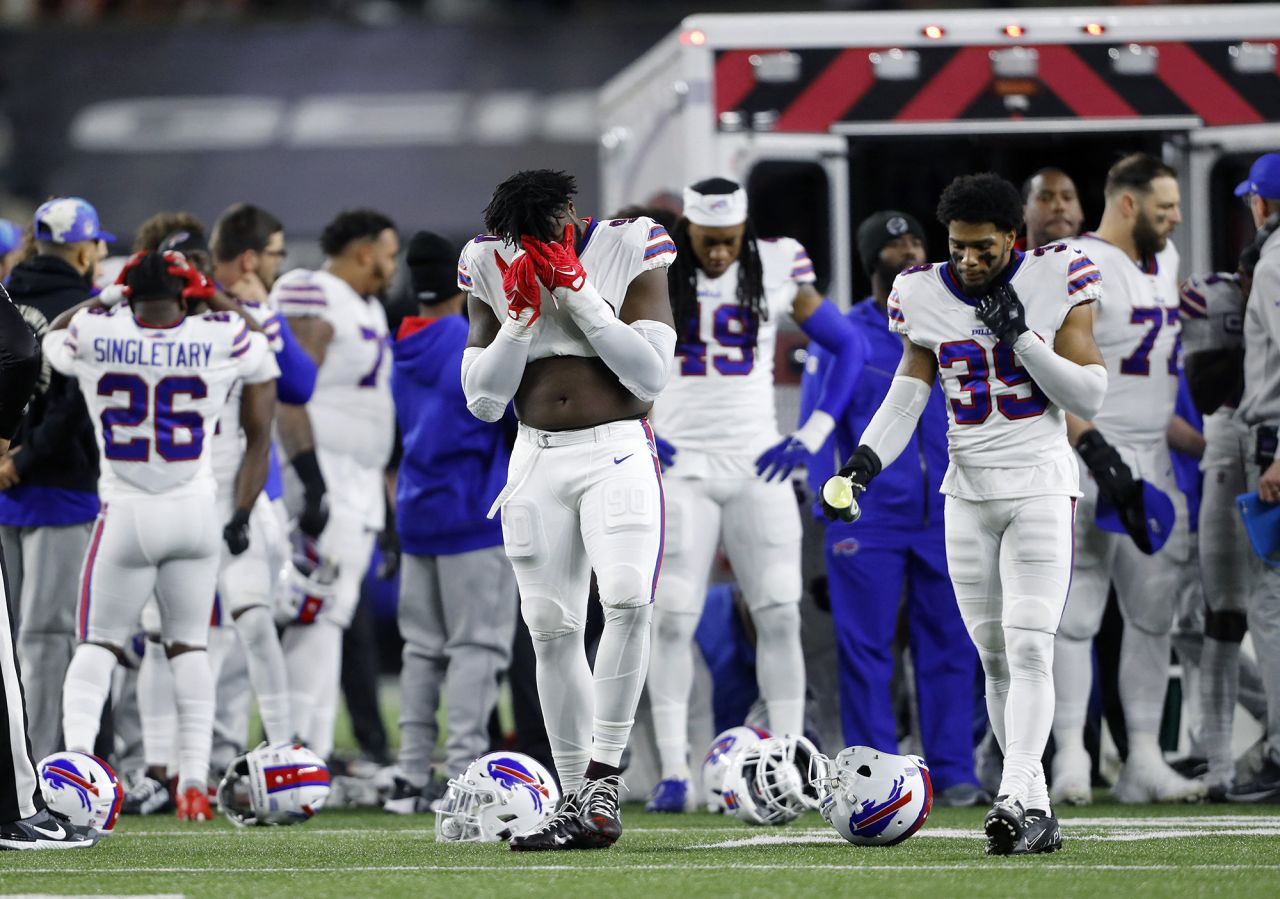 Buffalo Bills defensive end Shaq Lawson (90) reacts to the injury of Damar Hamlin during the first quarter against the Cincinnati Bengals at Paycor Stadium in Cincinnati, Ohio, on January 2.