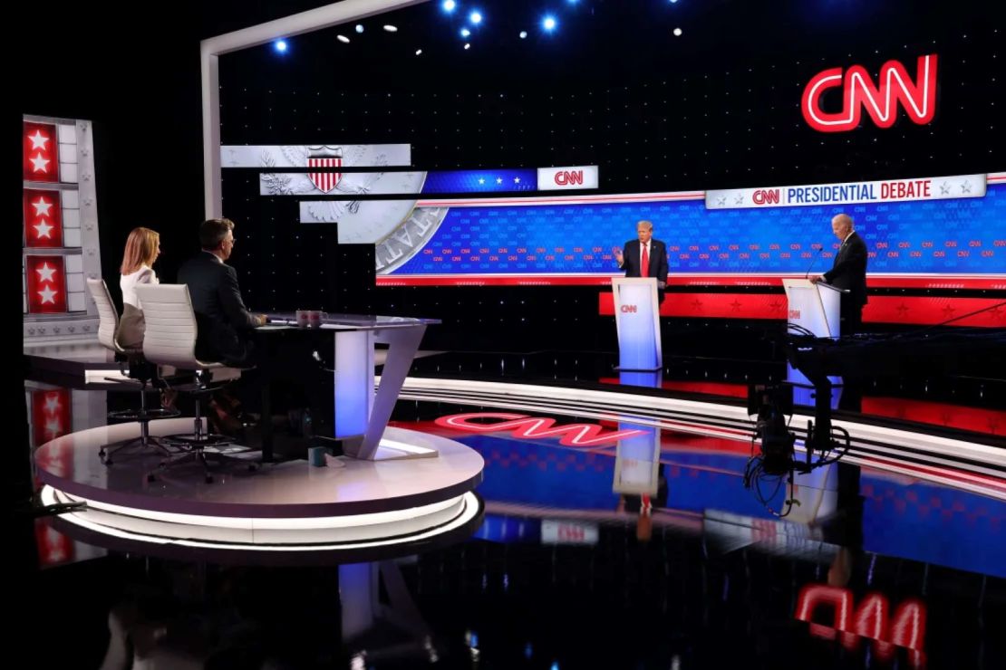 Donald Trump y Joe Biden debaten en los estudios de CNN en Atlanta el 27 de junio de 2024.