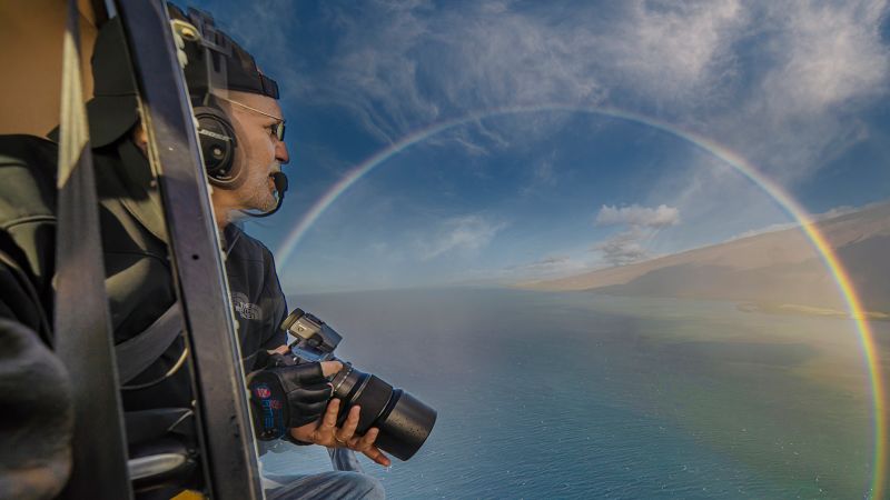 Във въздуха с фотографа, който документира света от 12 000 фута