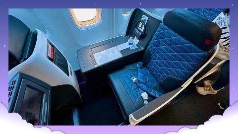 Airline Passengers Are Sharing Tips For Surviving A Long-Haul Flight &  These Are Lifesavers - Narcity