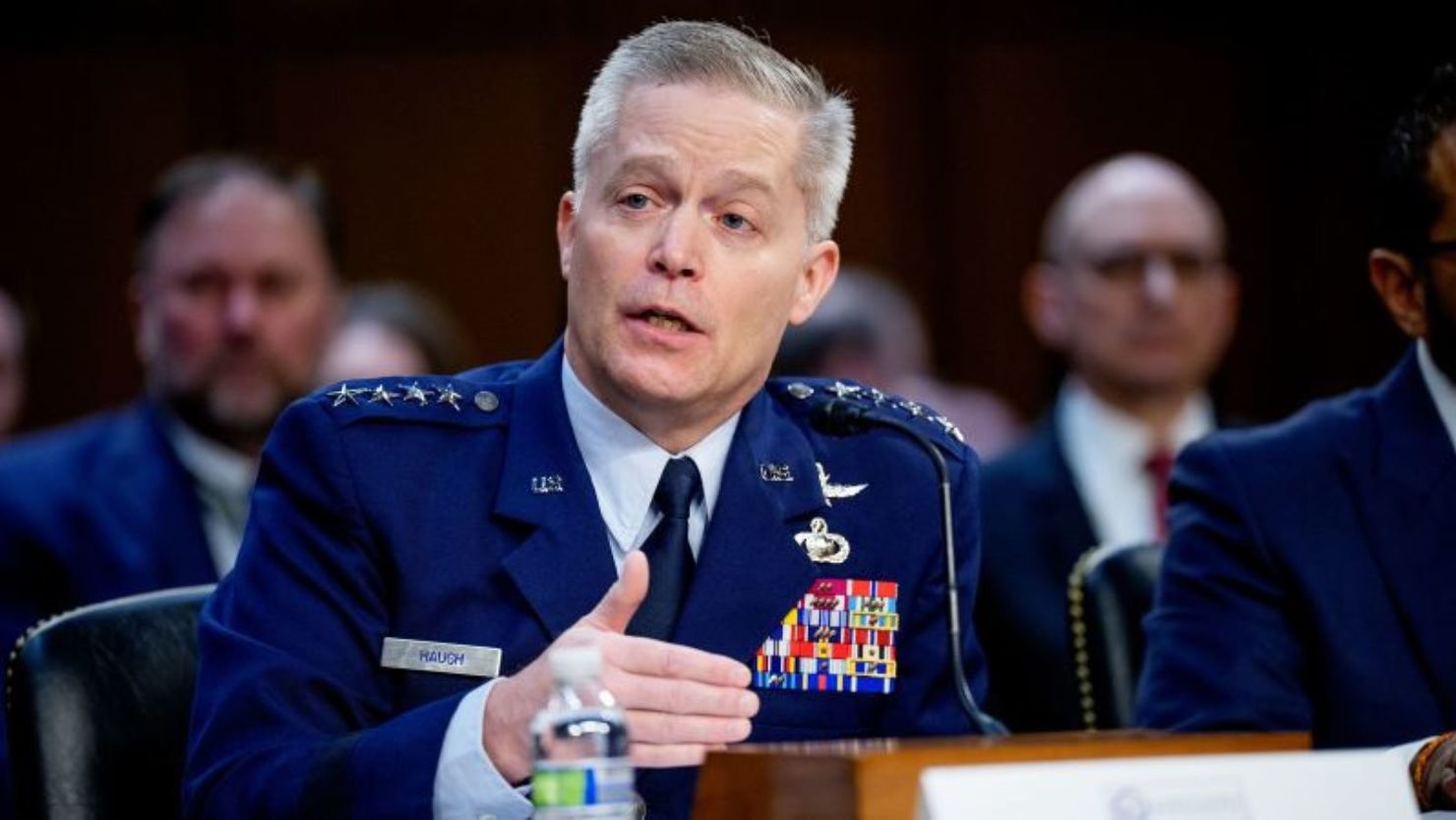 El director de la Agencia de Seguridad Nacional, general Timothy Haugh, habla durante una audiencia del Comité de Inteligencia del Senado el 25 de marzo de 2025.