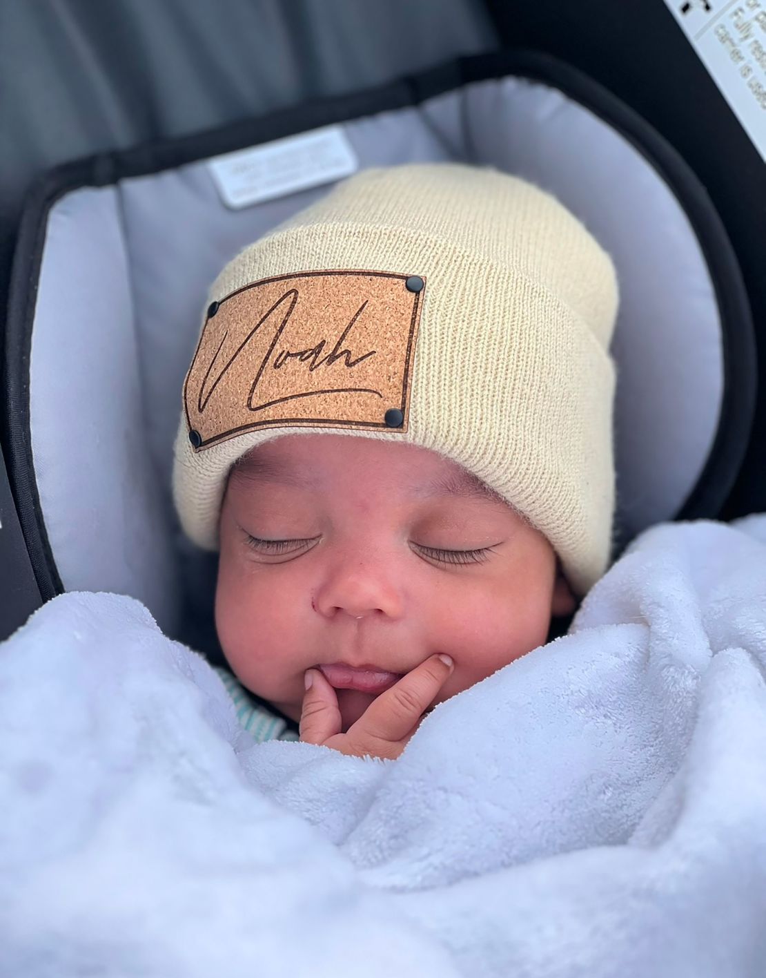 Noah Hackey quand il était bébé. Lui et son frère jumeau sont désormais des enfants de 16 mois en bonne santé.